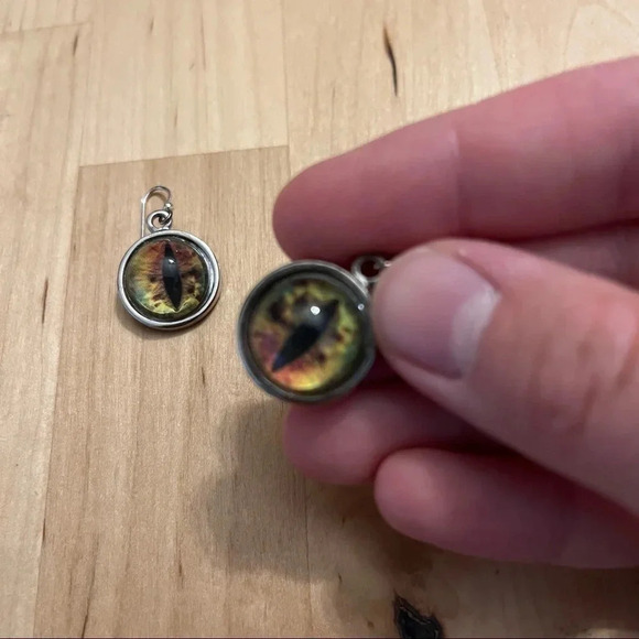 Dragon Eye Earrings Lizard Reptile Cat Fantasy Nerd LOTR Dangle Cosplay - Picture 3 of 6